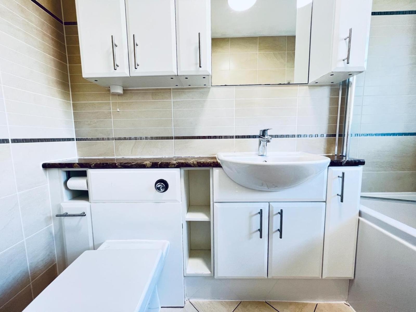 Rooms In Stylish House ميلتون كينيز المظهر الخارجي الصورة